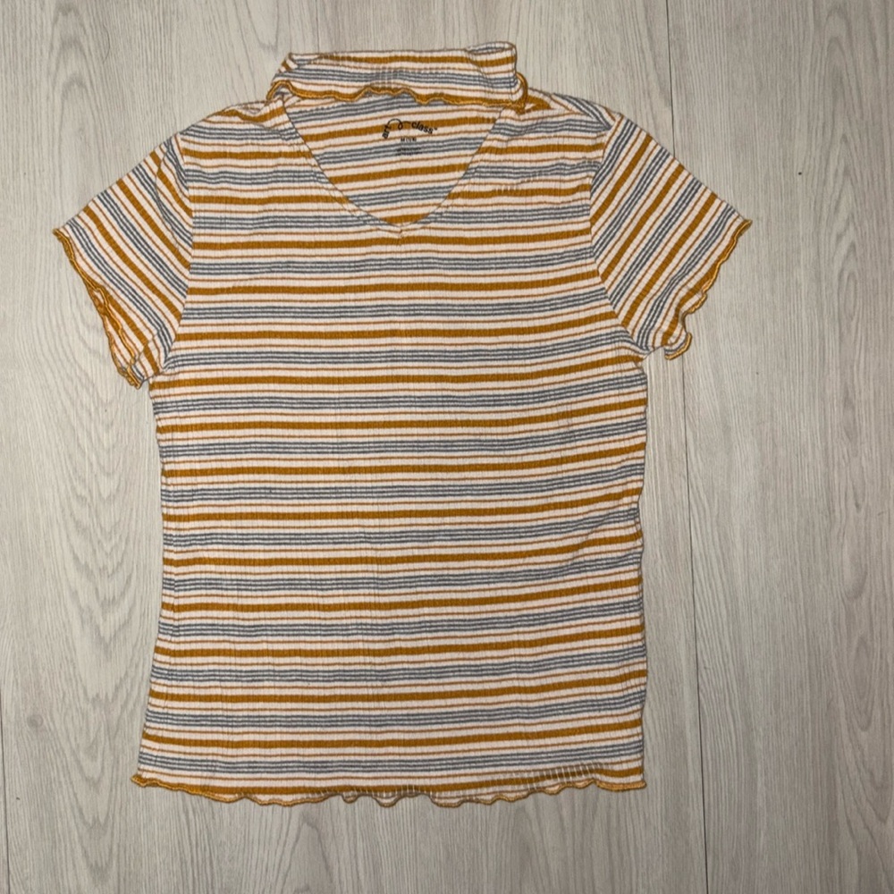🛍 ART CLASS yellow and gray striped shirt